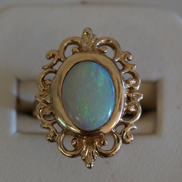 14KY Gold 11 x 9mm Oval Genuine Opal Ring - Picture 6 of 7